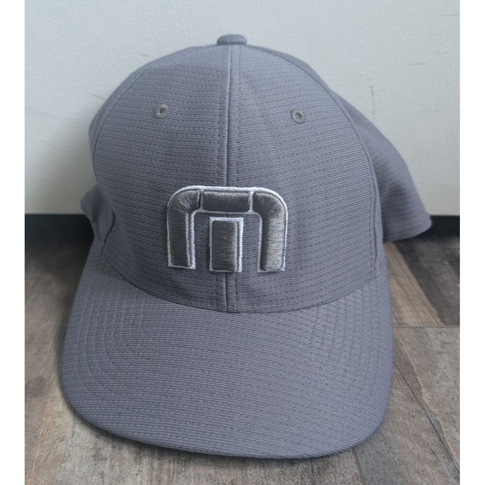 Travis Mathew B-Bahamas Fitted Hat | Flexifit L/XL Grey | Embroidered logo